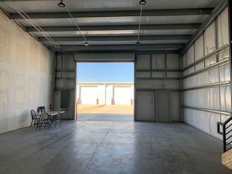 More Photos Of 18101 Cypress Rosehill Rd, Cypress Unknown For Lease