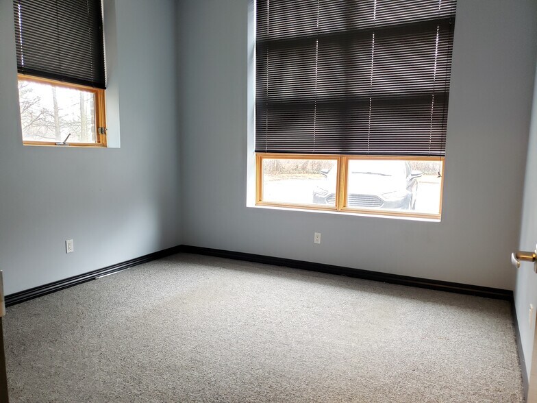 More Photos Of 51 Charles St, Mineola Office For Lease