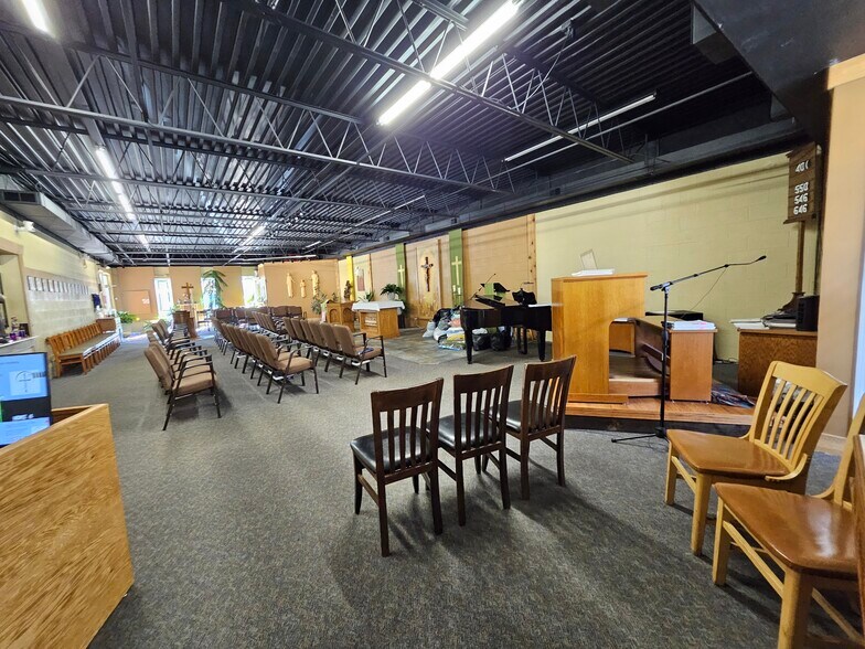 More Photos Of 3947 12 Mile Rd, Berkley Storefront Retail Residential For Lease
