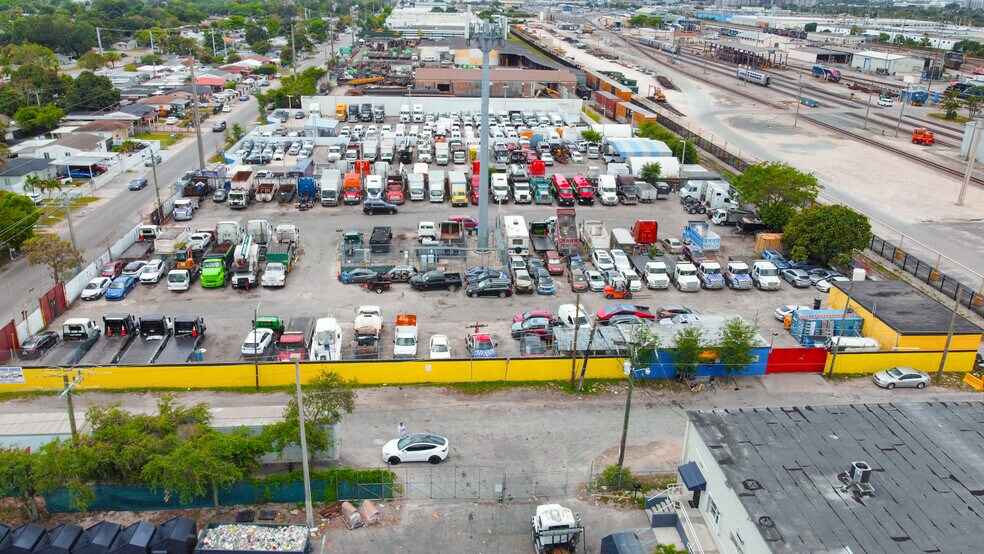 More Photos Of 3600 NW 95th St, Miami Auto Dealership For Lease