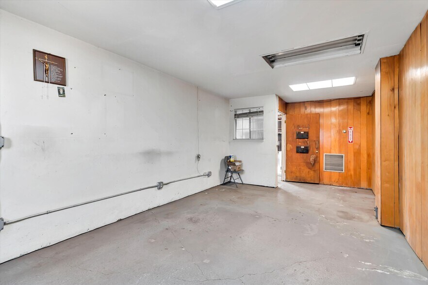 More Photos Of 954 86th Ave, Oakland Manufacturing For Lease