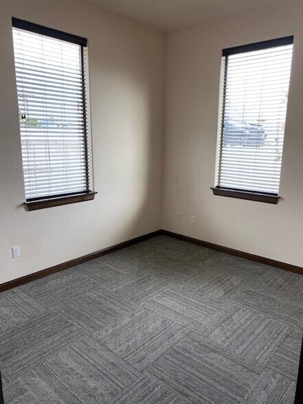 More Photos Of 1800 NE 135th St, Oklahoma City Office For Sale