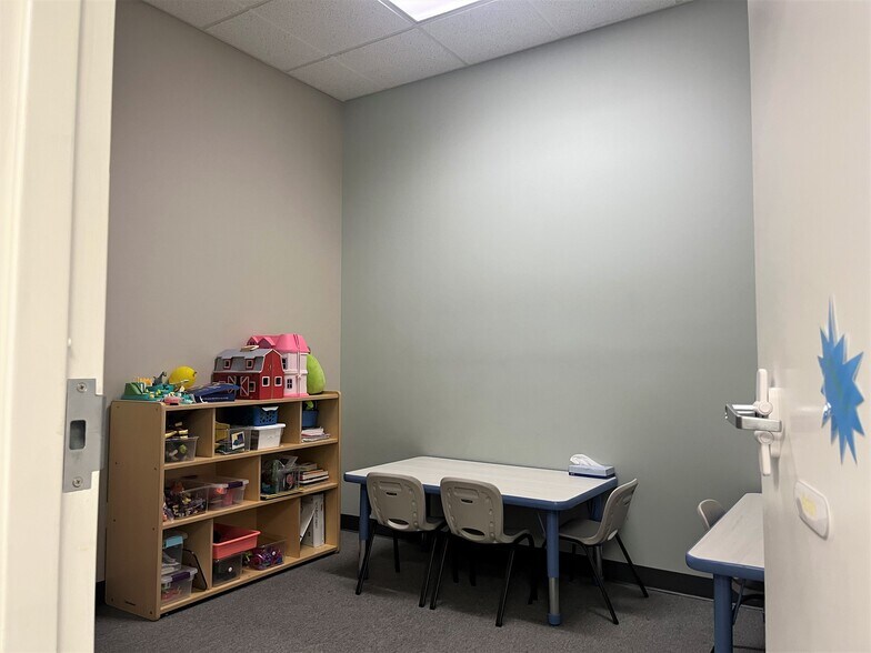 More Photos Of 100 Corporate Dr, Trumbull Office For Lease