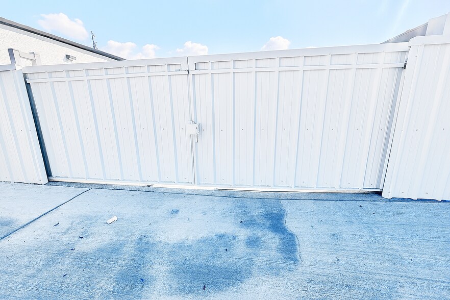 More Photos Of 5807 Star Ln, Houston Service For Lease