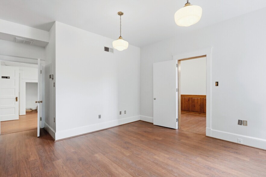 More Photos Of 115 W King St, Martinsburg Office For Lease
