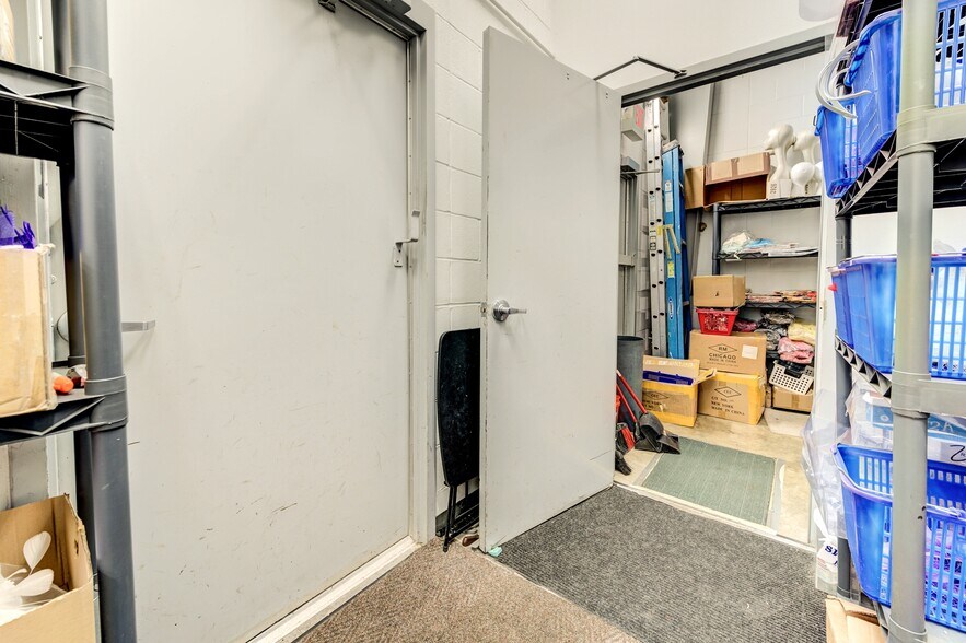 More Photos Of 9345 Olive Blvd, Saint Louis General Retail For Sale