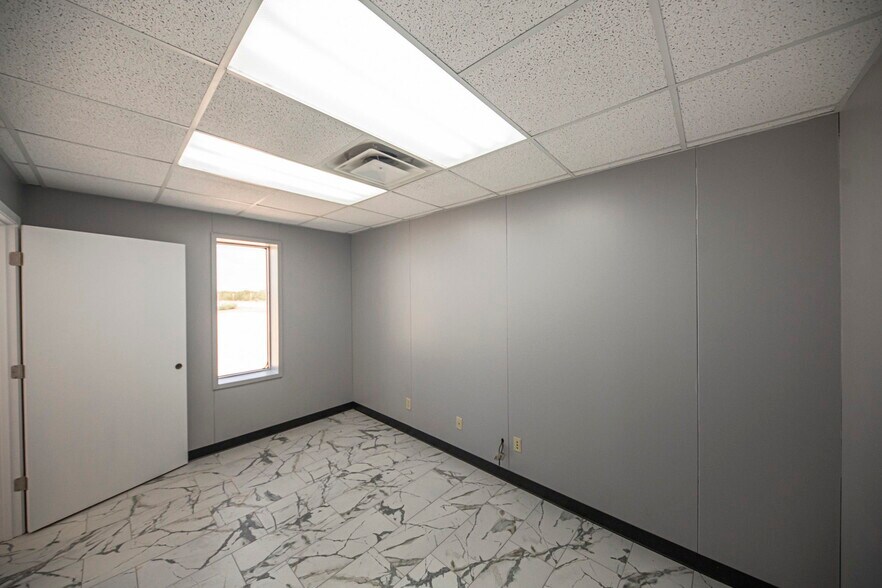 More Photos Of 850 W I-20, Penwell Warehouse For Lease