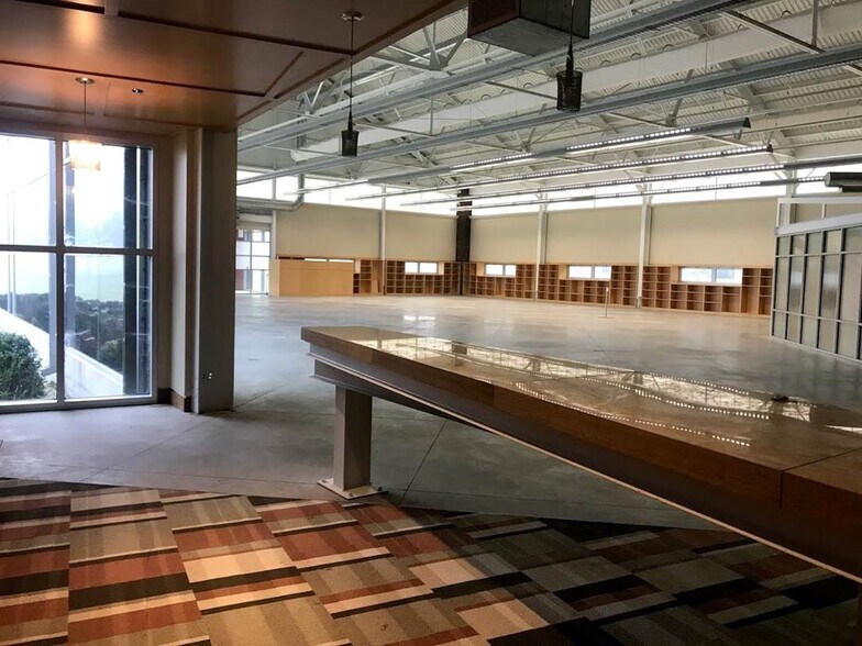 More Photos Of 400 Ice Harbor Dr, Dubuque Office For Sale