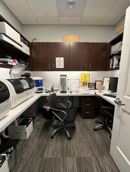 More Photos Of 12335 Hymeadow Dr, Austin Office For Sale