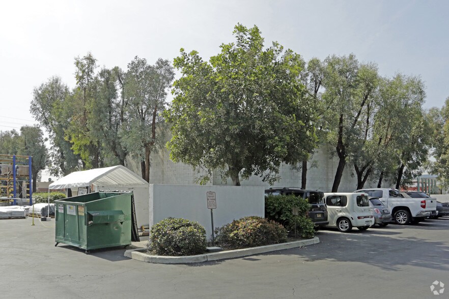 More Photos Of 1325 Vineland Ave, Baldwin Park Warehouse For Lease
