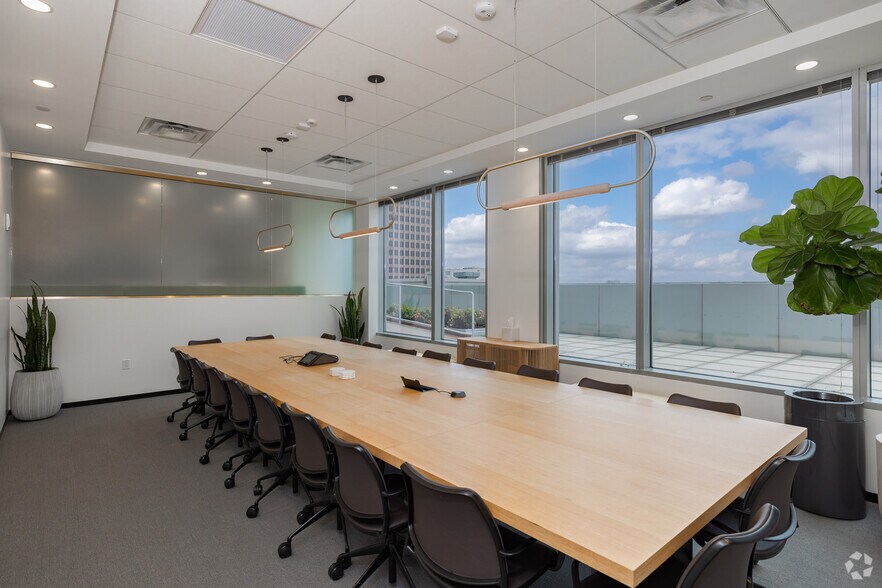 More Photos Of 717 Texas Ave, Houston Office For Lease