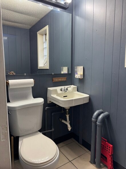 More Photos Of 1828-1832 E 35th St, Minneapolis Storefront For Lease