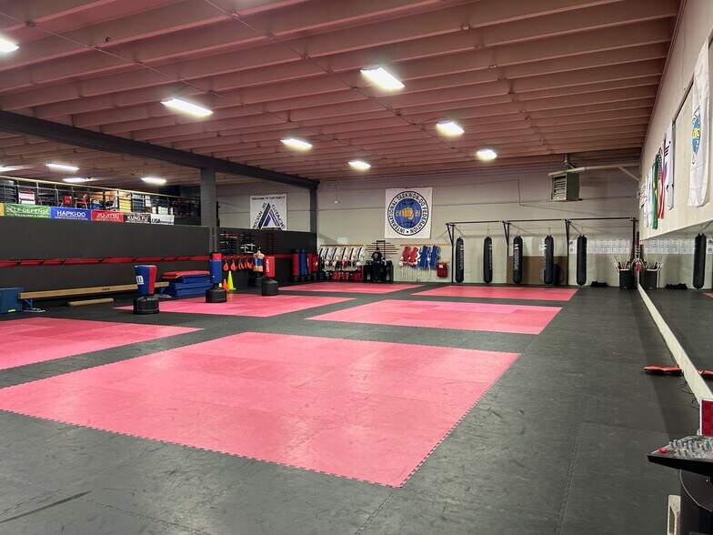 More Photos Of 130 N Locust Ave, Gallatin Freestanding For Lease