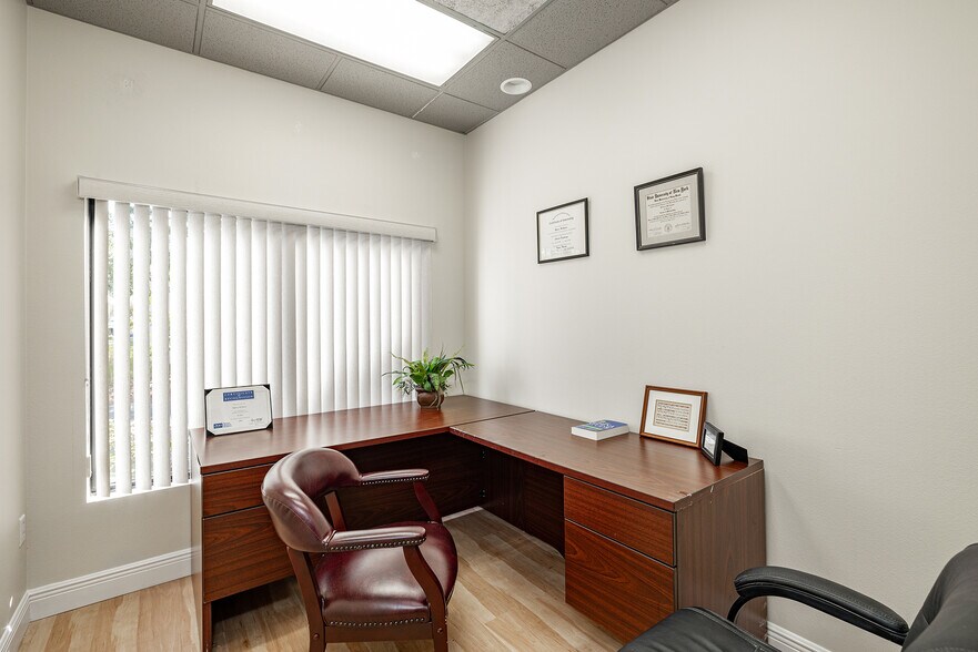 More Photos Of 3831 Tyrone Blvd N, Saint Petersburg Office For Lease