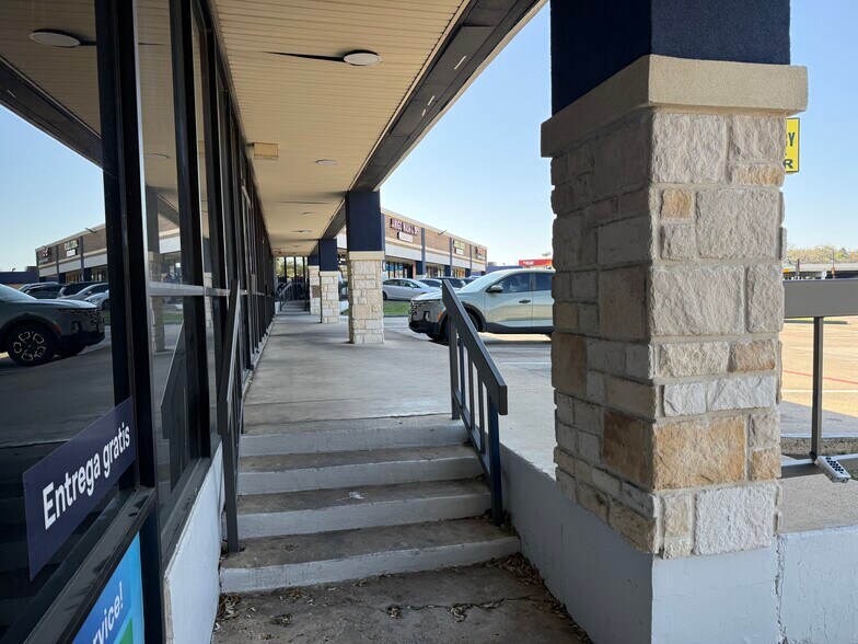 More Photos Of 1201 Woodhaven Blvd, Fort Worth Storefront For Lease