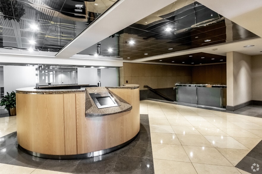 More Photos Of 15760 Ventura Blvd, Encino Office For Lease