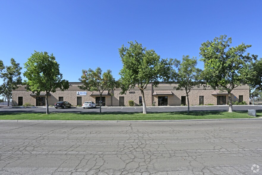 More Photos Of 4933 W Jennifer Ave, Fresno Warehouse For Lease