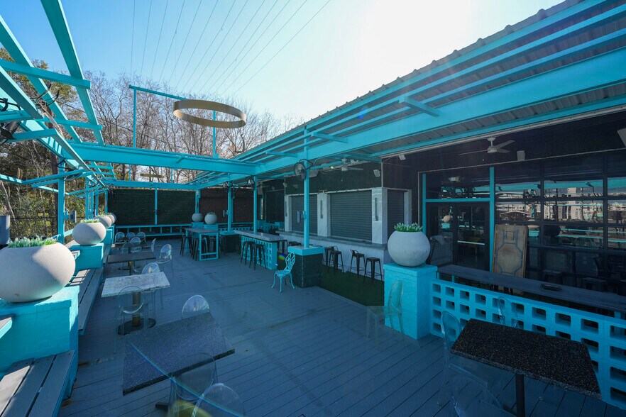 More Photos Of 2735 Washington Ave, Houston Freestanding For Lease