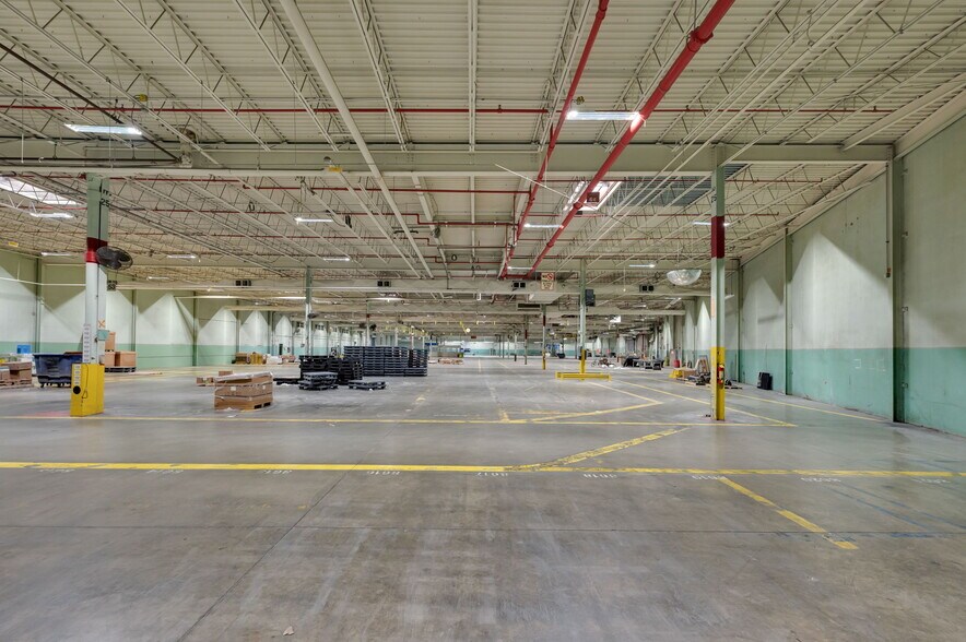 More Photos Of 443 Shaker Rd, East Longmeadow Light Distribution For Lease