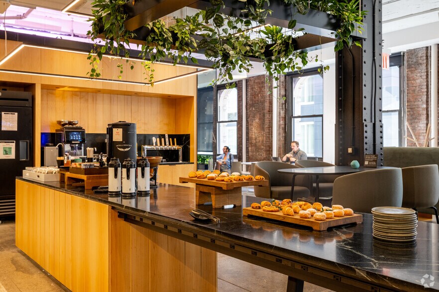 More Photos Of 101 Greenwich St, New York Office For Lease