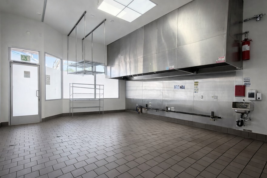 More Photos Of 5641-5645 Lankershim Blvd, North Hollywood Restaurant For Lease
