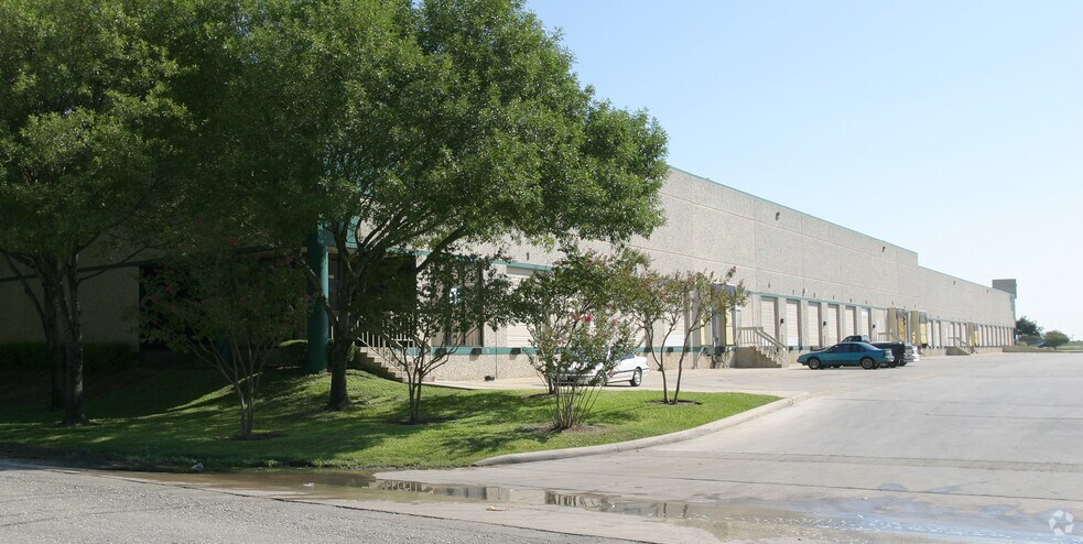 More Photos Of 8555 Loop 410 NE, San Antonio Distribution For Lease