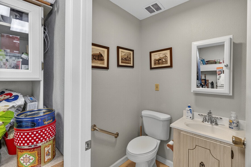 More Photos Of 400 Nevada Way, Boulder City General Retail For Sale