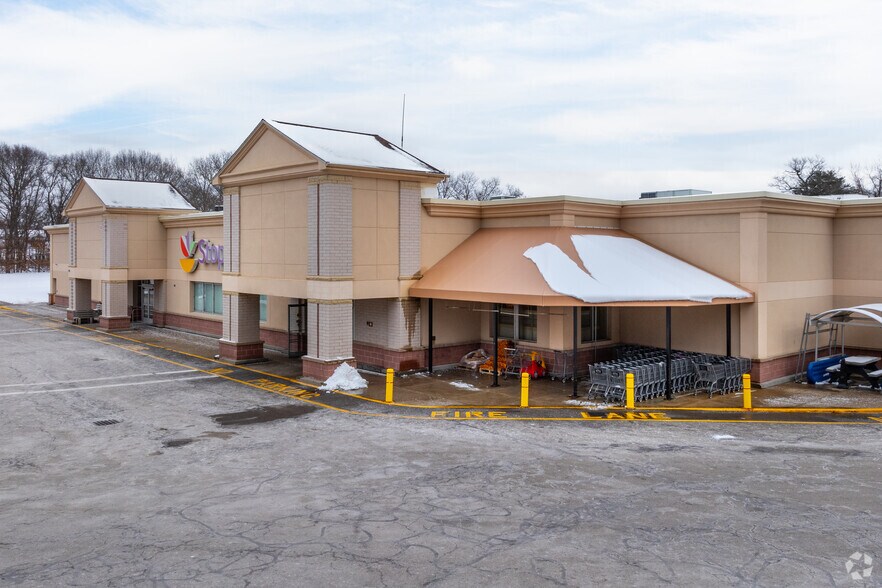 More Photos Of 1475 Newman Ave, Seekonk Supermarket For Lease