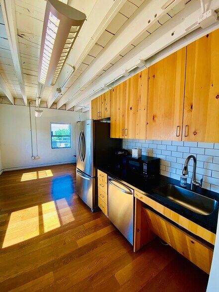 More Photos Of 401-411 W Magnolia Ave, Fort Worth Storefront Retail Office For Lease