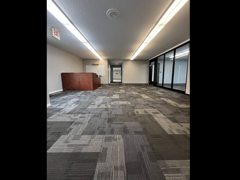 More Photos Of 1910 Indian Wood Cir, Maumee Medical For Lease