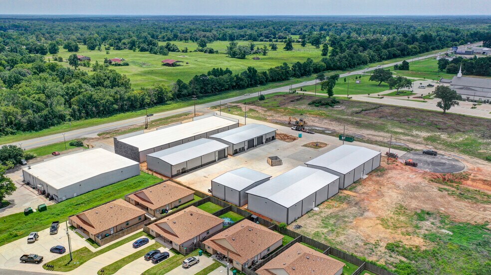 More Photos Of 120 Corporate Dr, Willis Unknown For Lease