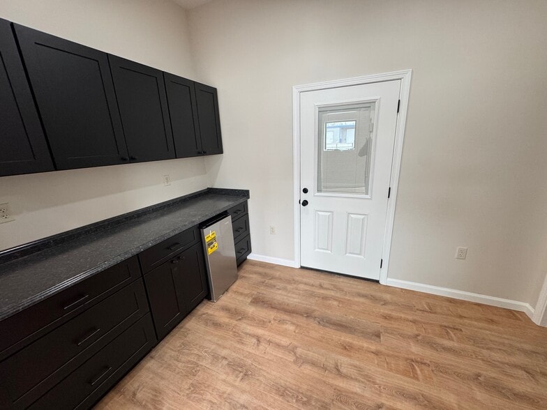 More Photos Of 121 Goedecke Rd, Spring Office For Lease