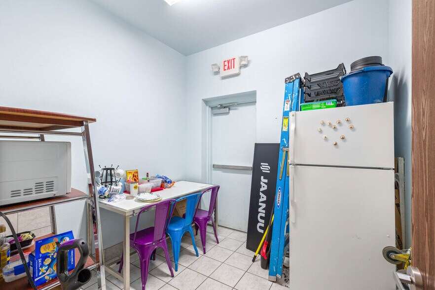 More Photos Of 6007-6045 S Rainbow Blvd, Las Vegas Unknown For Lease
