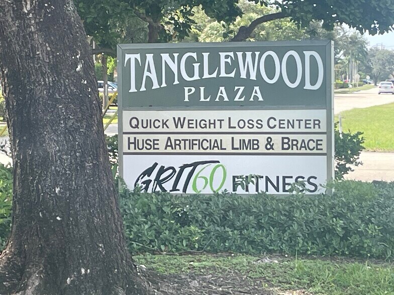 More Photos Of 9800-9860 Pines Blvd, Pembroke Pines Unknown For Lease