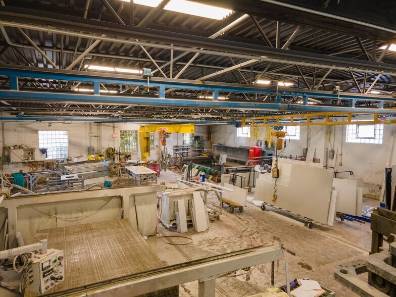 More Photos Of 1628 Rand Rd, Des Plaines Showroom For Sale