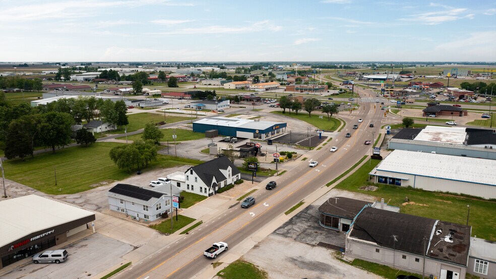 More Photos Of 902 W Union Ave, Litchfield Office For Sale
