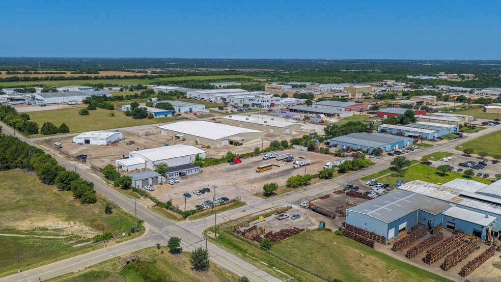 More Photos Of 950 Trinity Dr, Mansfield Flex For Lease