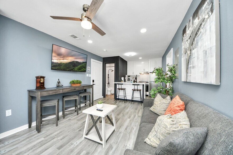 More Photos Of 2620 Arbor St, Houston Apartments For Sale