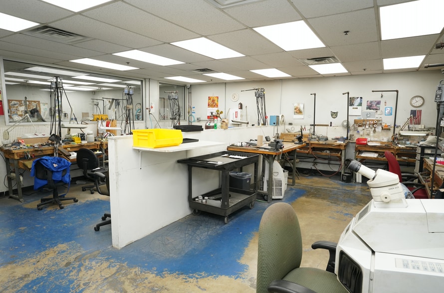 More Photos Of 2100 Felver Ct, Rahway Warehouse For Sale