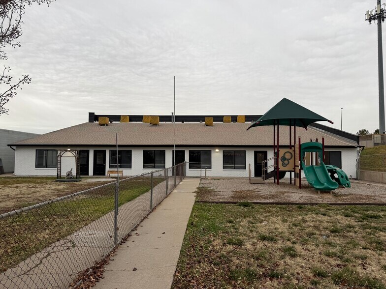 More Photos Of 2182 N Hill Field Rd, Layton Storefront Retail Office For Lease