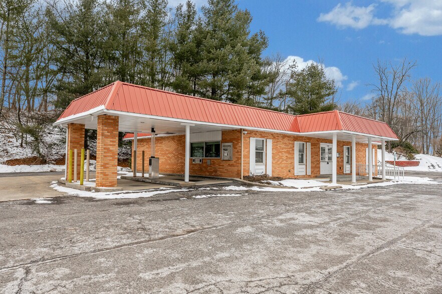 More Photos Of 12256 Veterans Memorial Hwy, Reedsville Bank For Lease