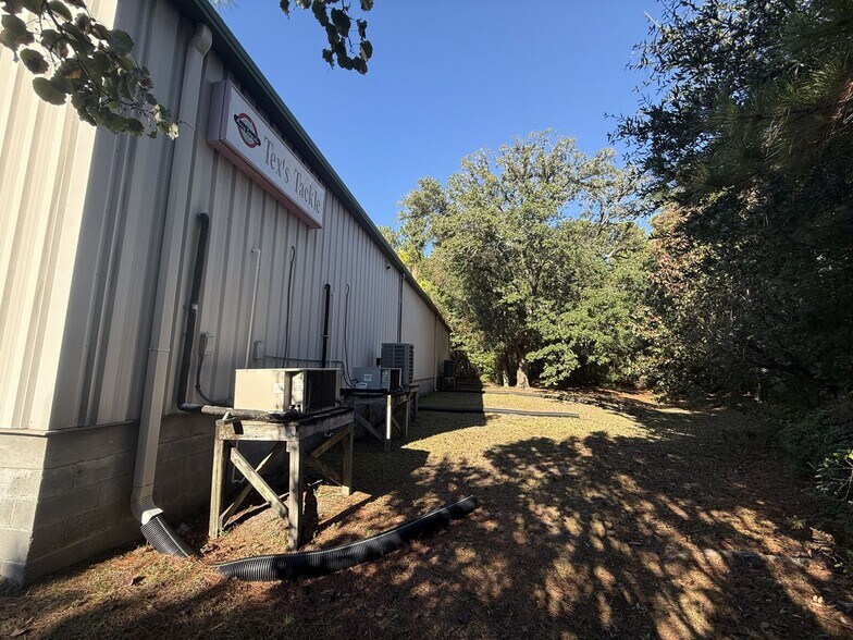 More Photos Of 215 Old Eastwood Rd, Wilmington Freestanding For Lease