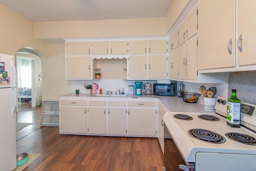 More Photos Of 1332 W Beecher Rd, Adrian Storefront For Sale