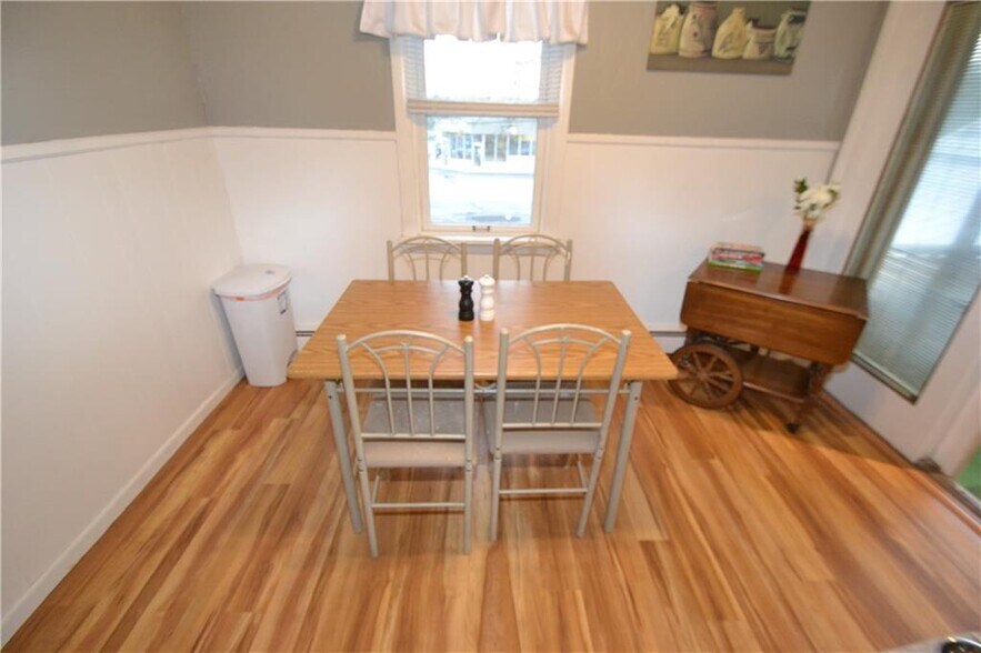 More Photos Of 450 E Main St, Palmyra General Retail For Sale