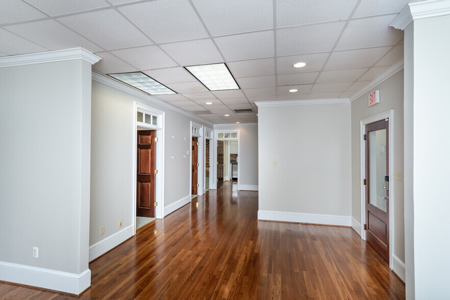 More Photos Of 217-219 E Washington St, Greenville Storefront Retail Office For Lease