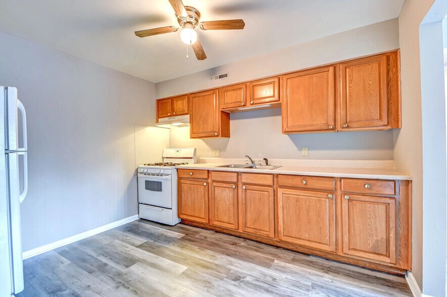 More Photos Of 9620 Farmer Dr, Highland Apartments For Sale