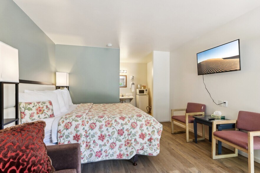 More Photos Of 910 River Rd, Wisconsin Dells Hotel For Sale