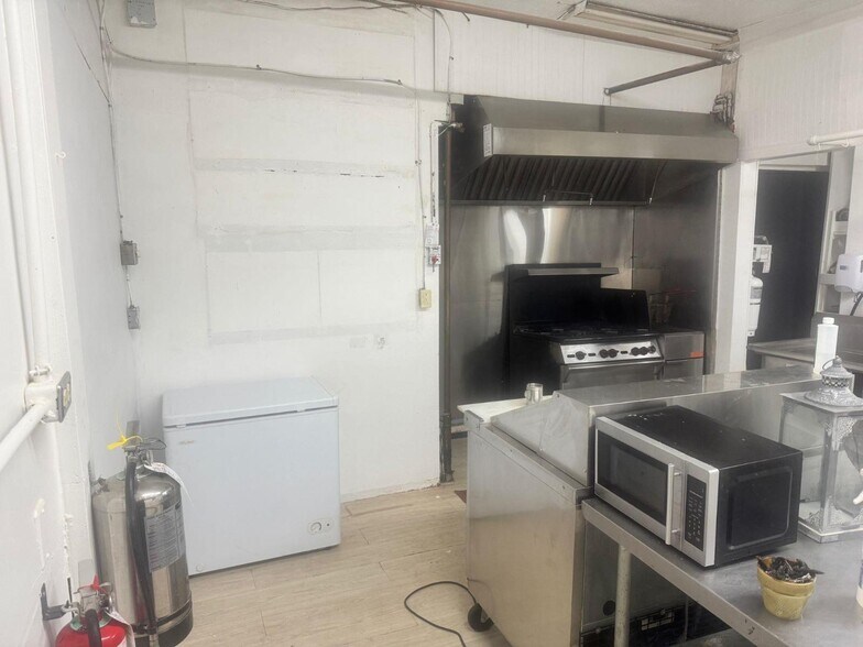 More Photos Of 15081 Marine Dr, White Rock Restaurant For Sale