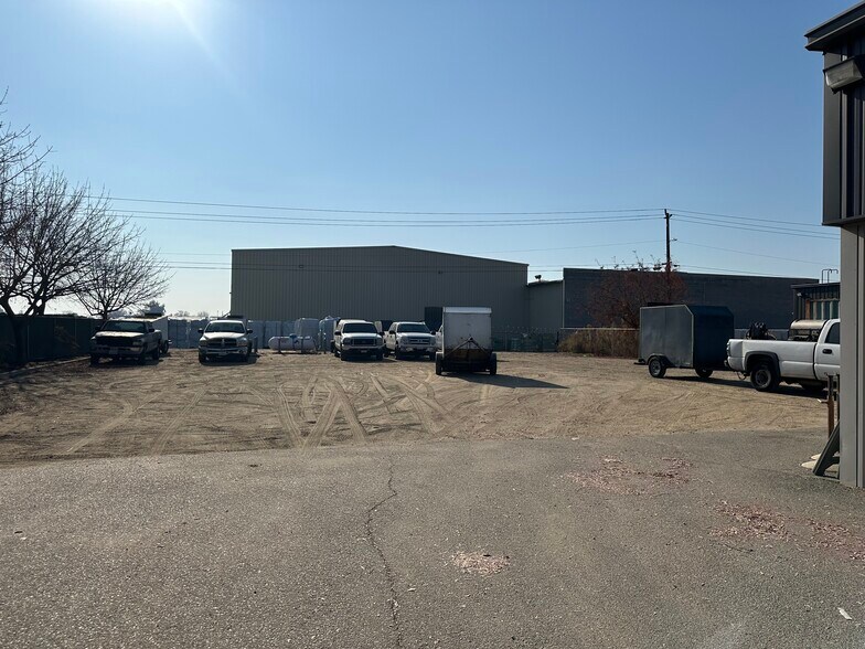 More Photos Of 4668 E Weathermaker Ave, Fresno Industrial For Sale