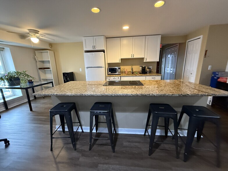 More Photos Of 7747 Auburn Rd, Utica Storefront Retail Office For Sale